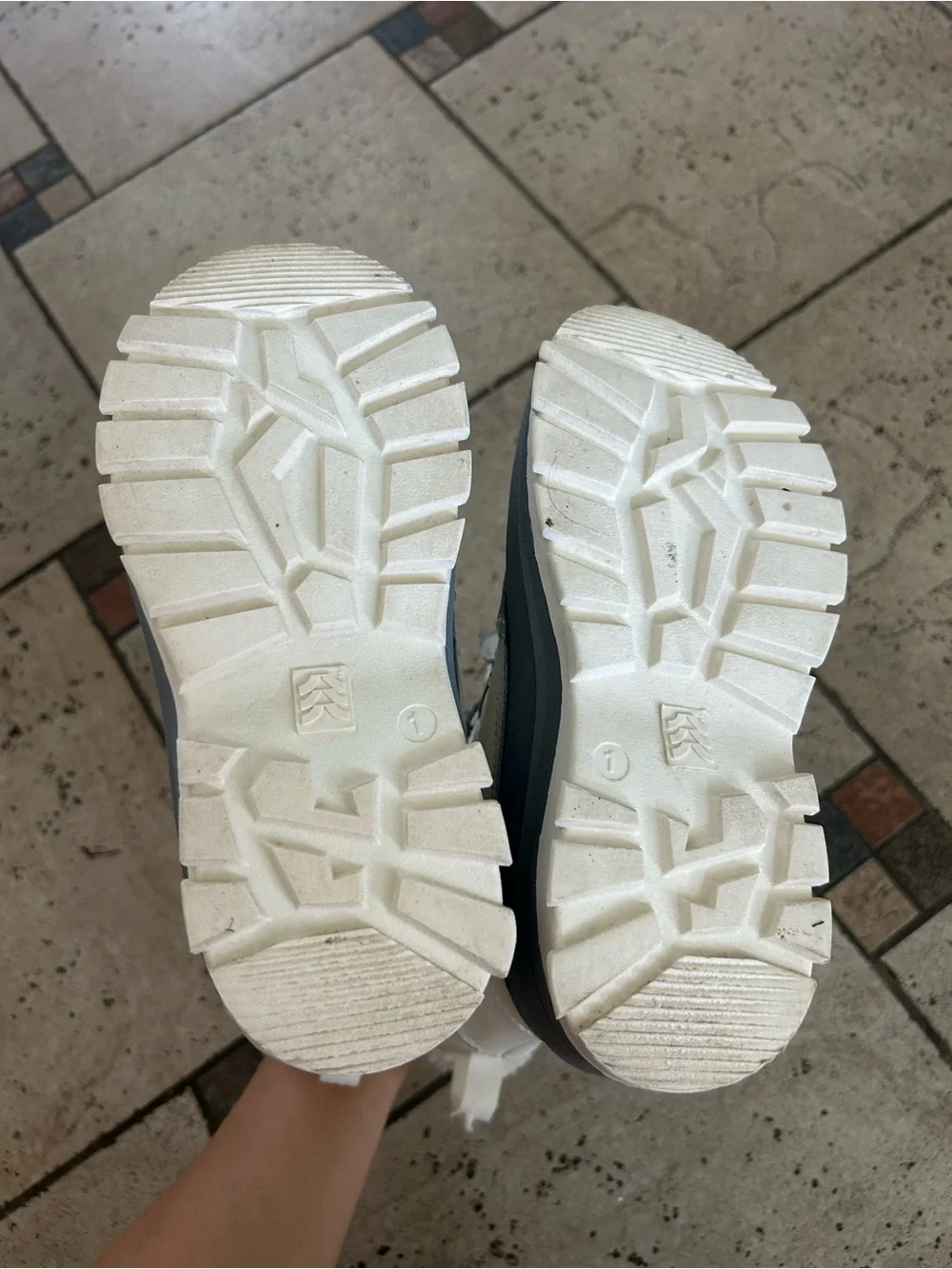 Like new Kids Waterproof Winter Boots size 1